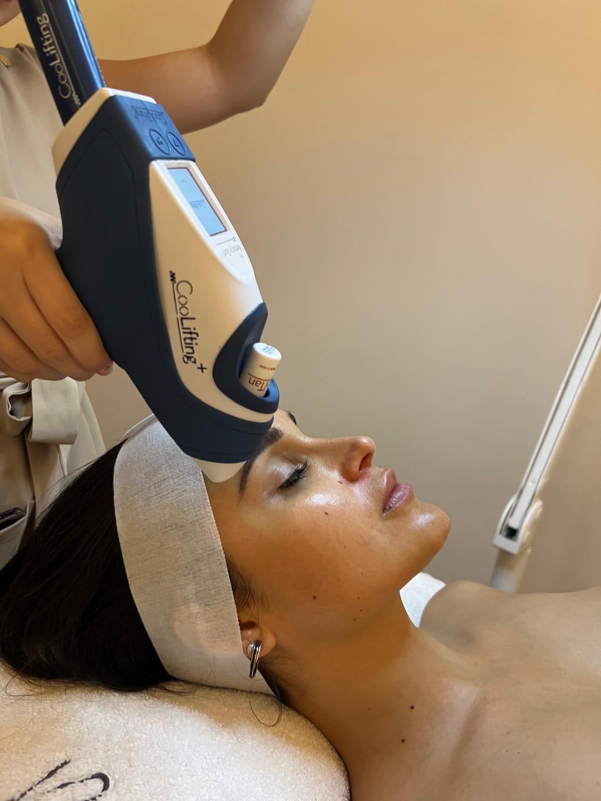 COOLIFTING FACIAL CO2 treatment at Bloom Beauty