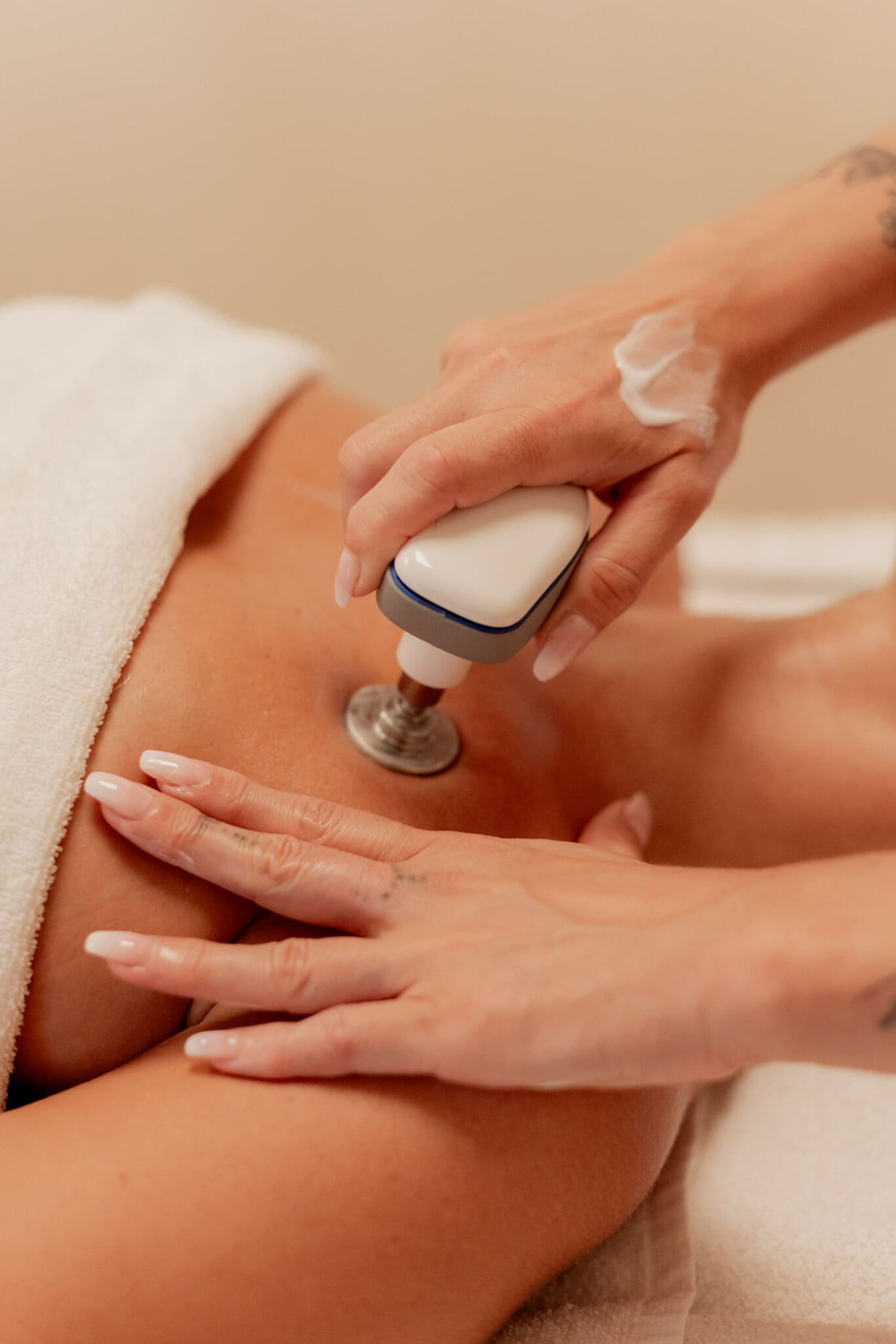 INDIBA FACIAL, CUELLO Y ESCOTE — tratamiento en Bloom Beauty