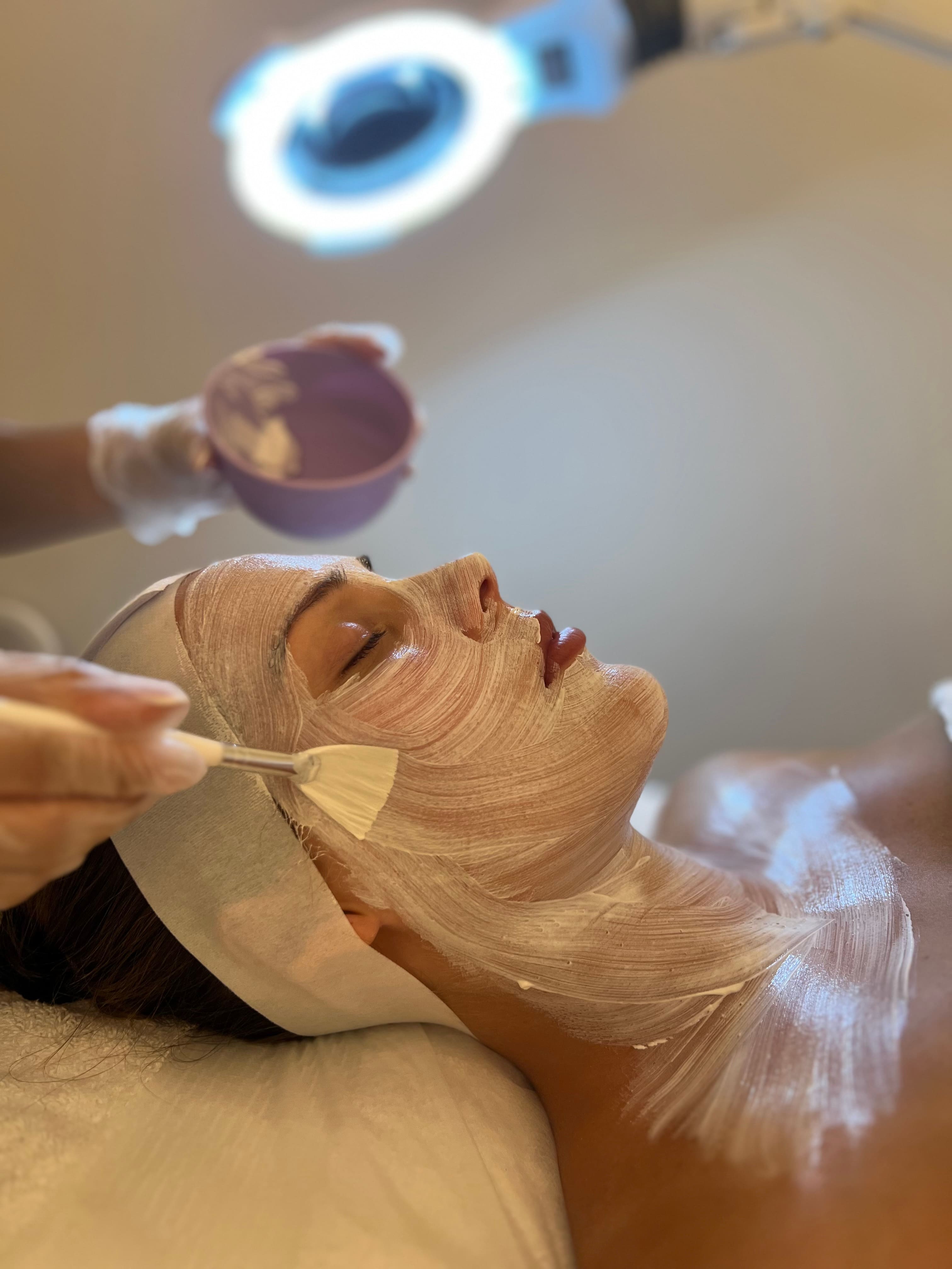 HIGIENE FACIAL PERSONALIZADA + INDIBA RADIOFRECUENCIA — tratamiento en Bloom Beauty